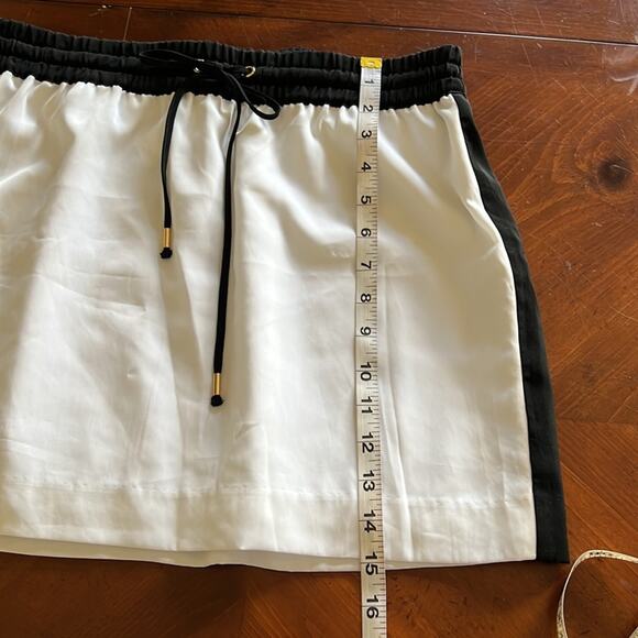Express NWT White and Black Mini Skirt Woman Size Small Sporty Tenniscore - Picture 5 of 7